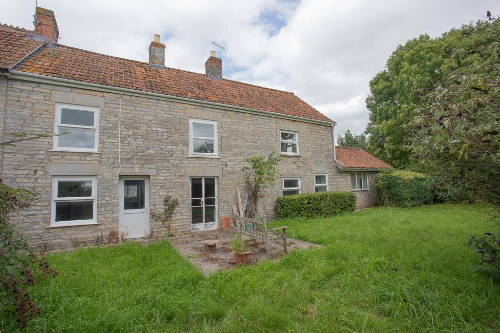Lot: 50 - COTTAGE FOR COMPLETE REFURBISHMENT - General view property from the garden